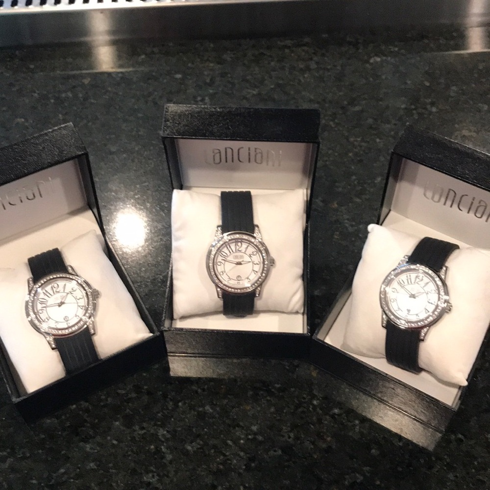 WATCH’S - Picture 3 of 5